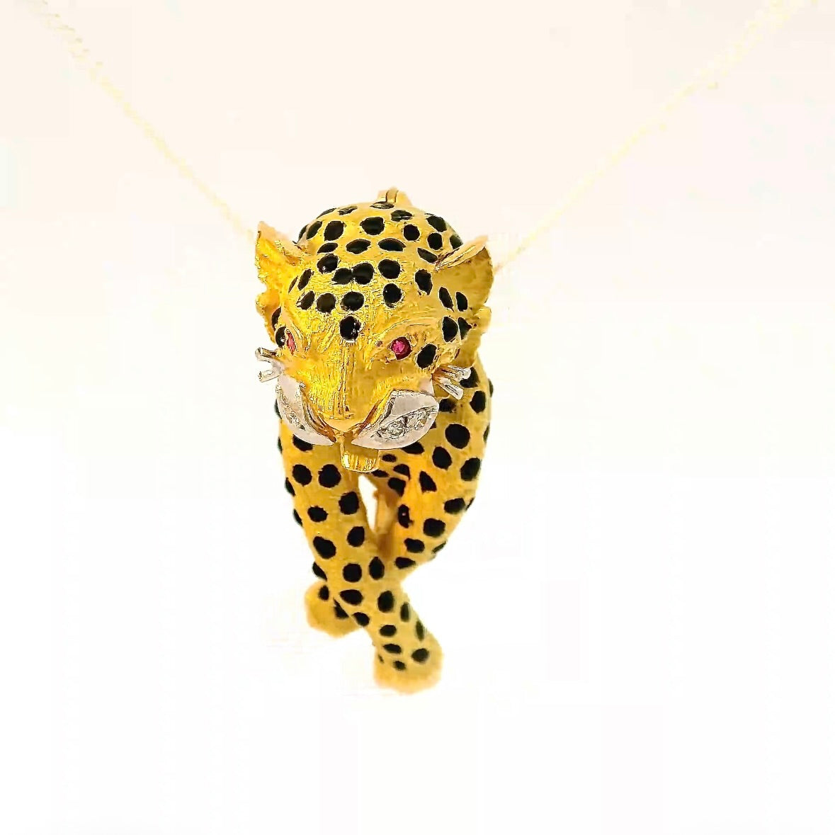 Verspielter Panther-/Leopard-Anhänger in 18 Karat Gold mit Brillanten & Rubinen