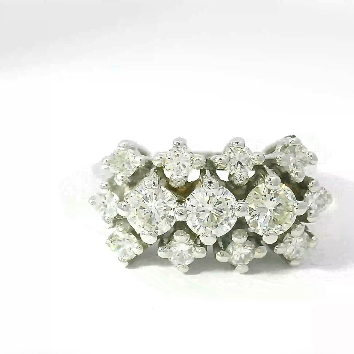 Timeless Vintage Ring in 14 Karat White Gold with Brilliant Cut Diamonds