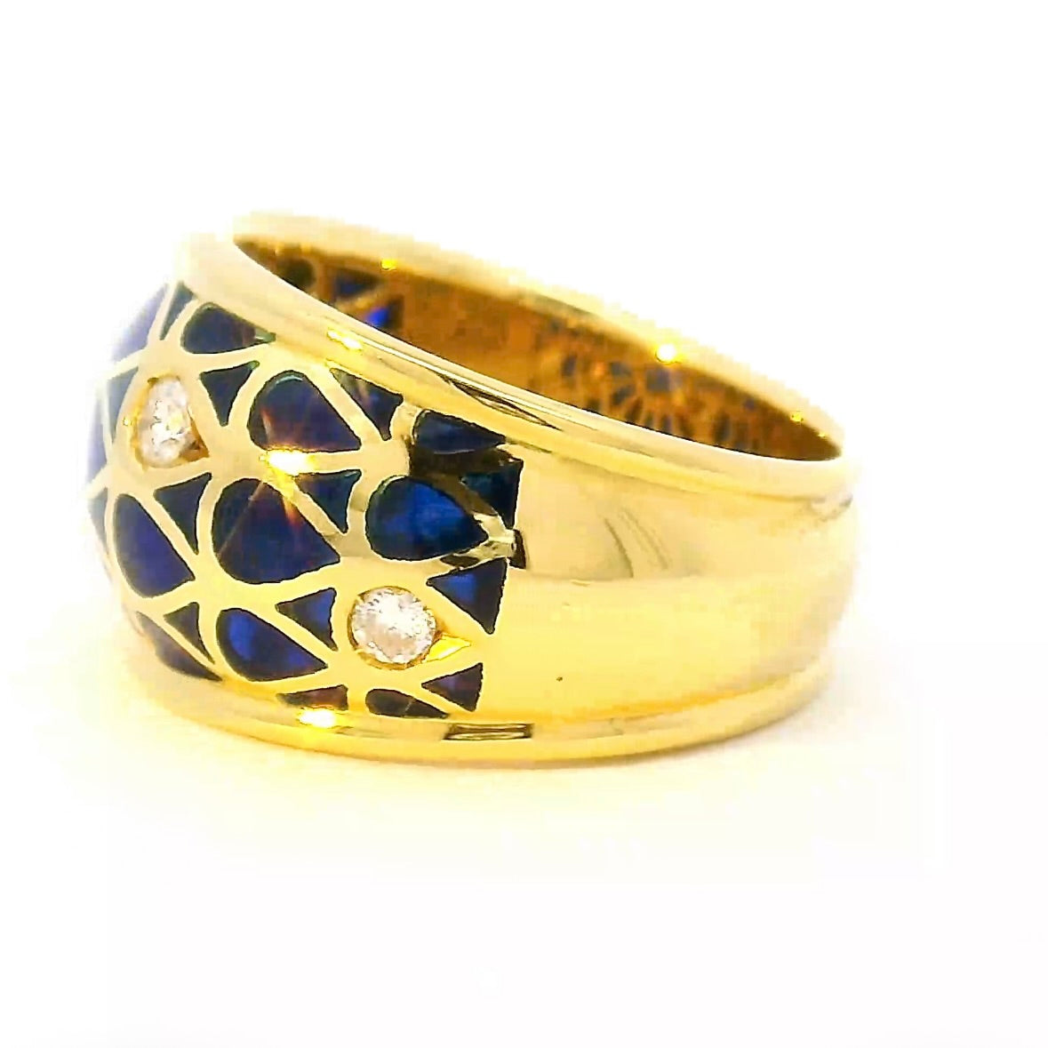 Eleganter Emaille Ring in 18 Karat Gelbgold mit feinen Brillanten