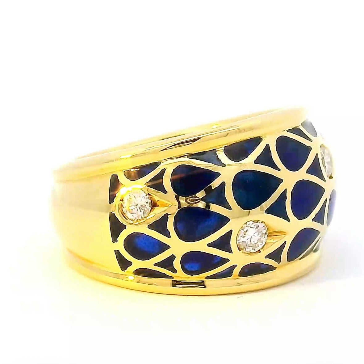 Eleganter Emaille Ring in 18 Karat Gelbgold mit feinen Brillanten