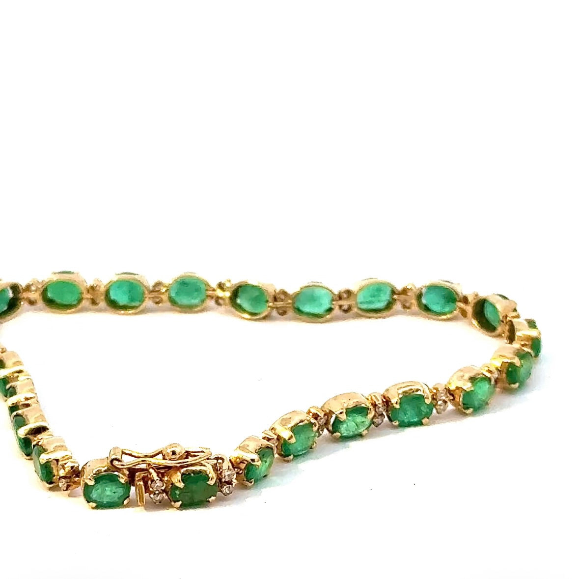 Steinbetontes Armband in 14 Karat Gelbgold mit Smaragden & Brillanten