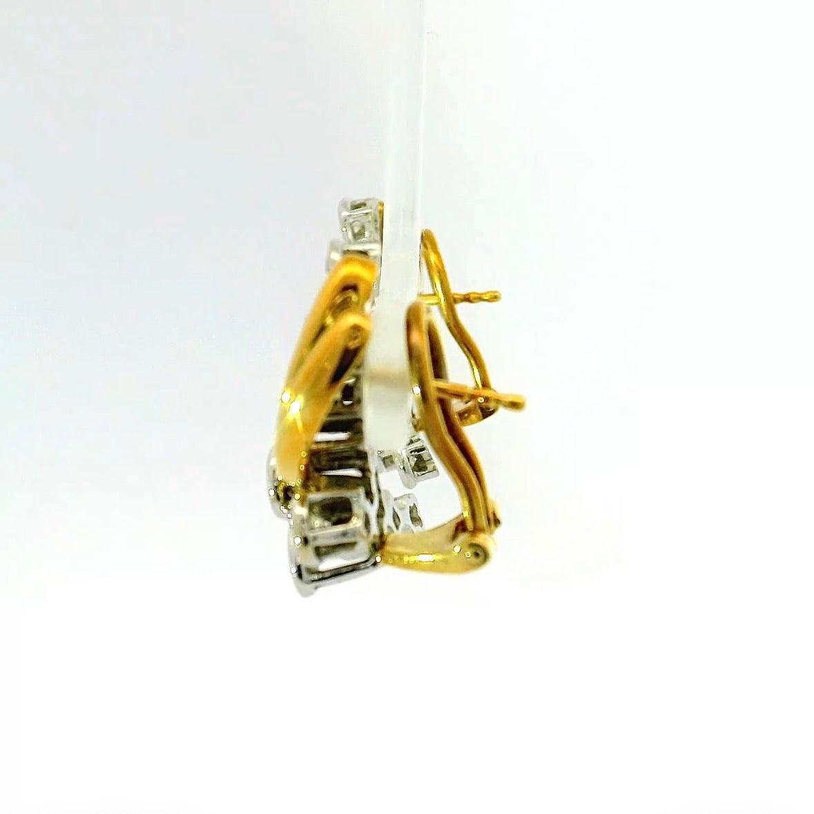 Fancy bicolor earrings in 18 karat gold with fine brilliant-cut diamonds