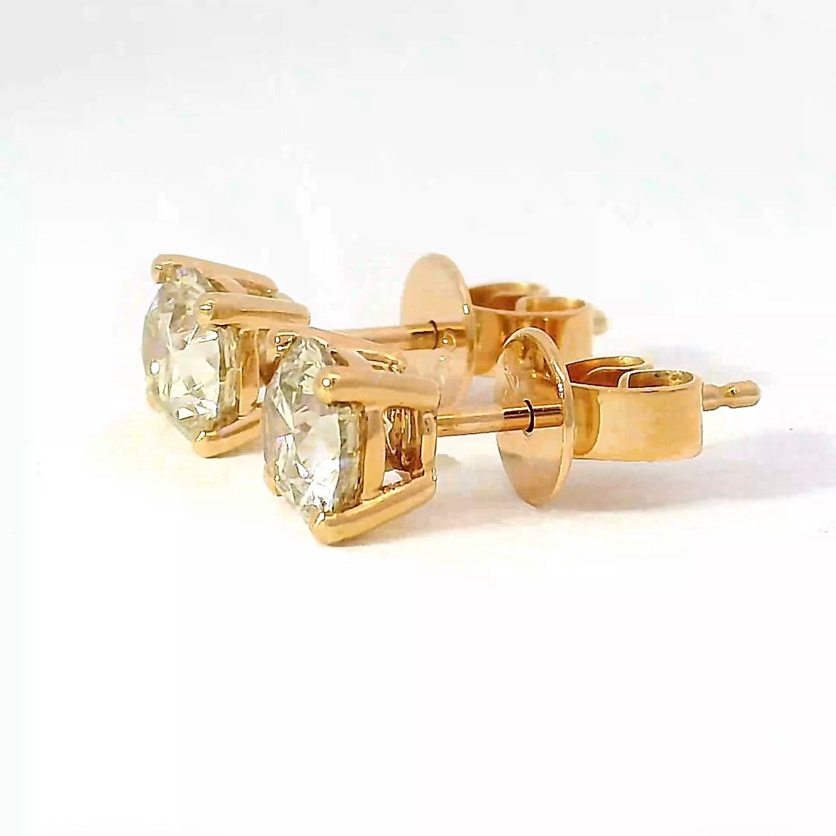 Elegante Ohrstecker in 18 Karat Roségold mit champagnerfarbenen Brillanten