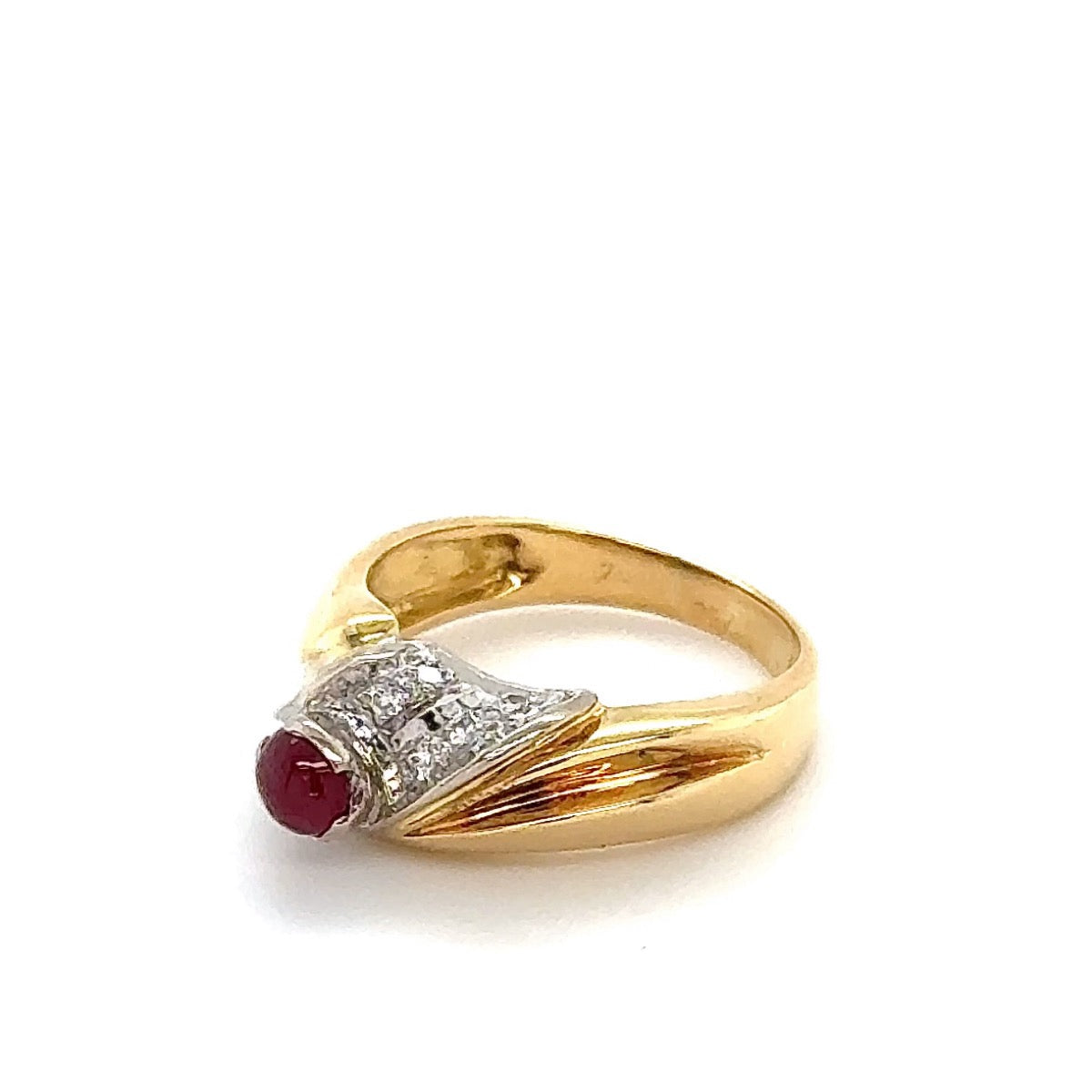 Handgefertigter Bicolor Ring in 18 Karat Gold mit Rubin und Brillanten