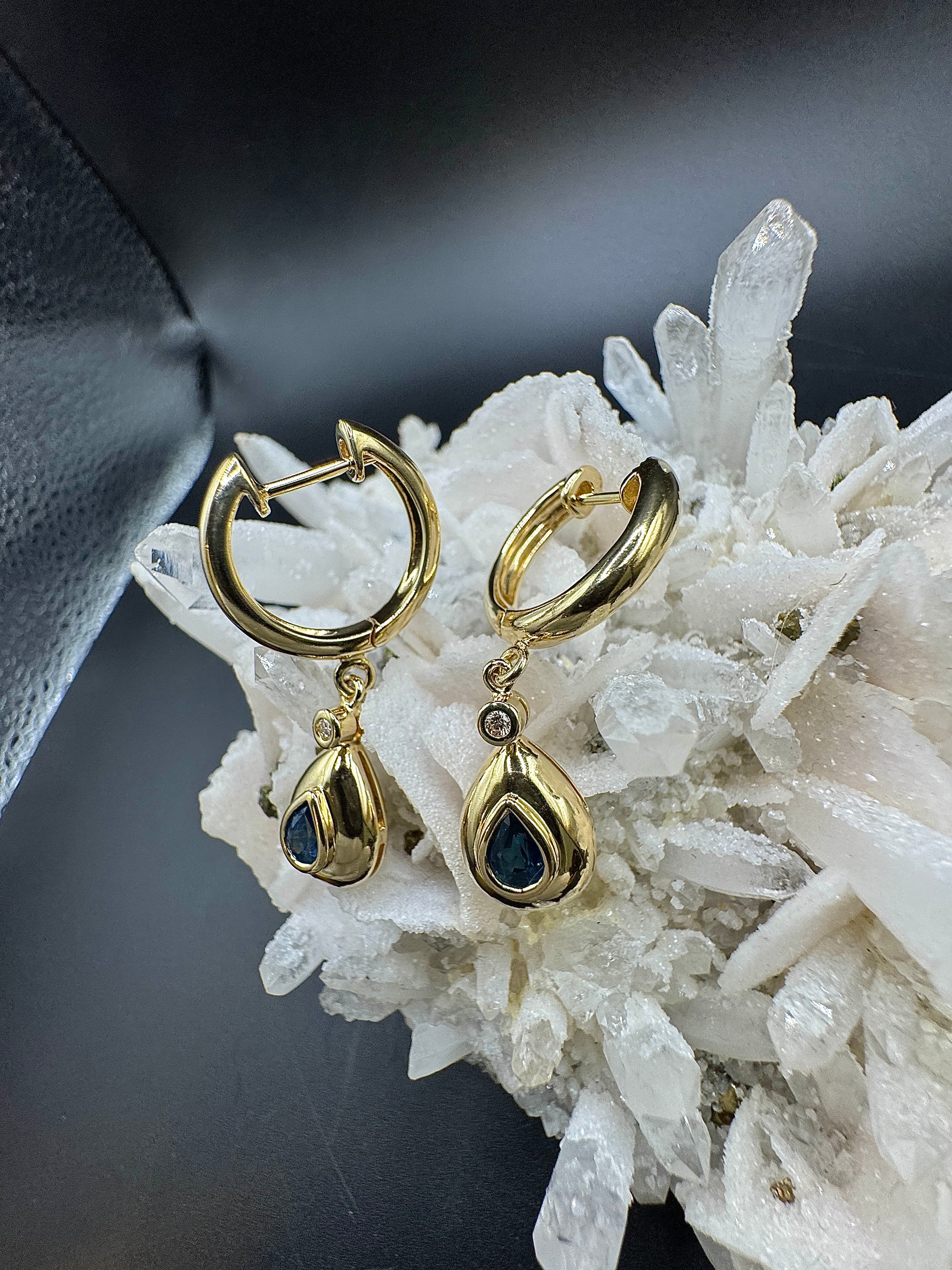 Elegante Ohrringe in 14 Karat Gelbgold mit Saphiren & Brillanten