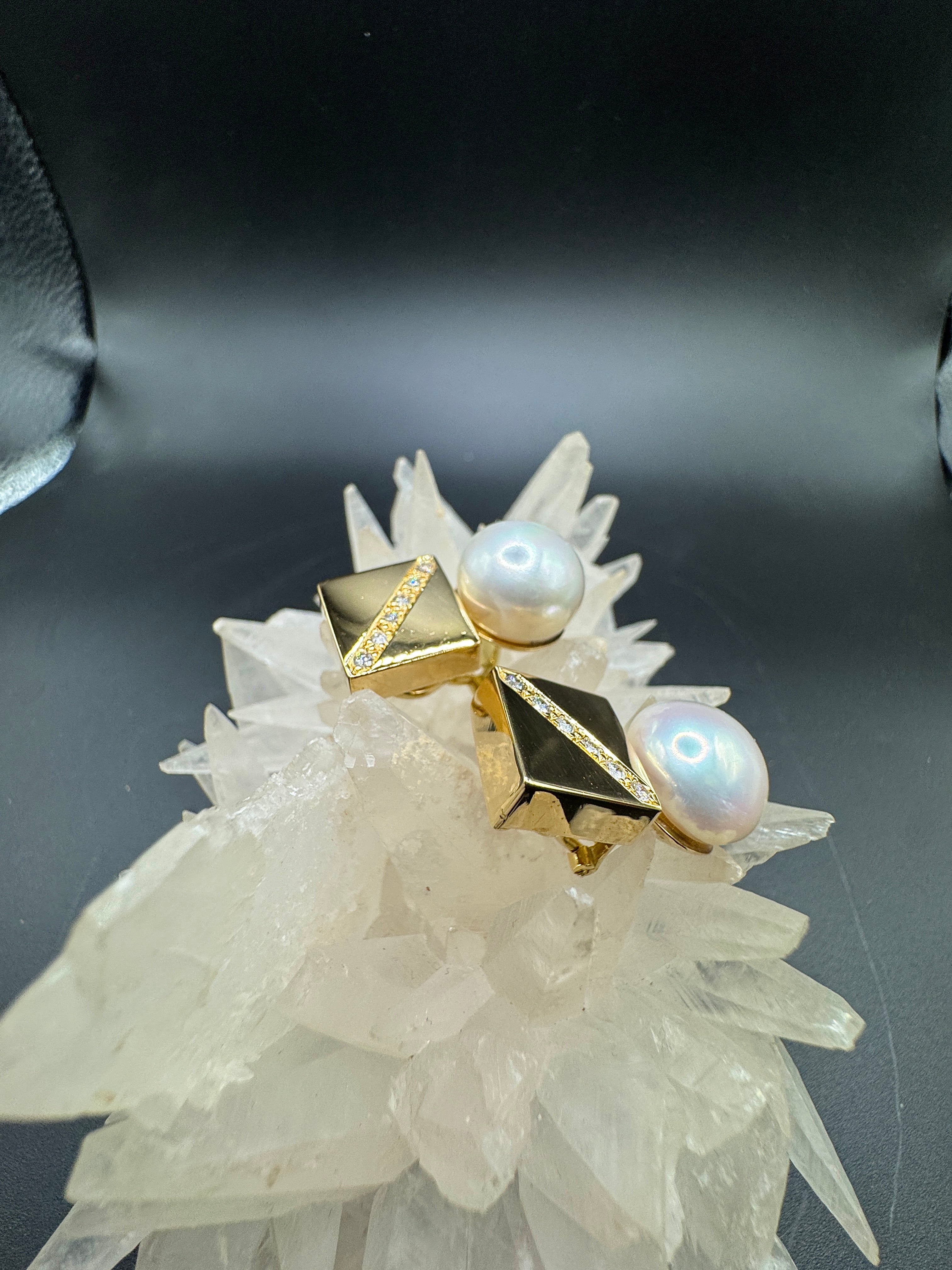 Massive 18k yellow gold earrings with brilliant cut diamonds & freshwater pearls