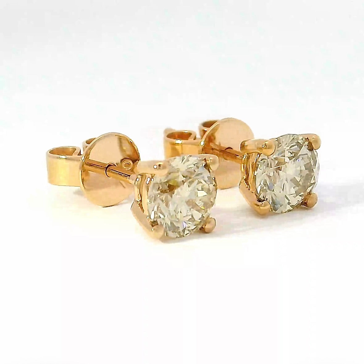Elegante Ohrstecker in 18 Karat Roségold mit champagnerfarbenen Brillanten