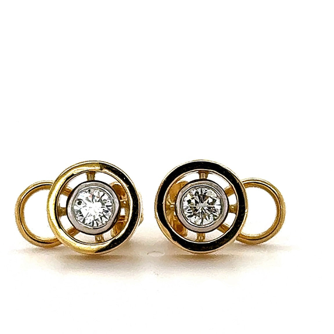 Handgefertigte Ohrringe in 18 Karat Gold mit hochfeinen Brillanten je 0.45 Karat