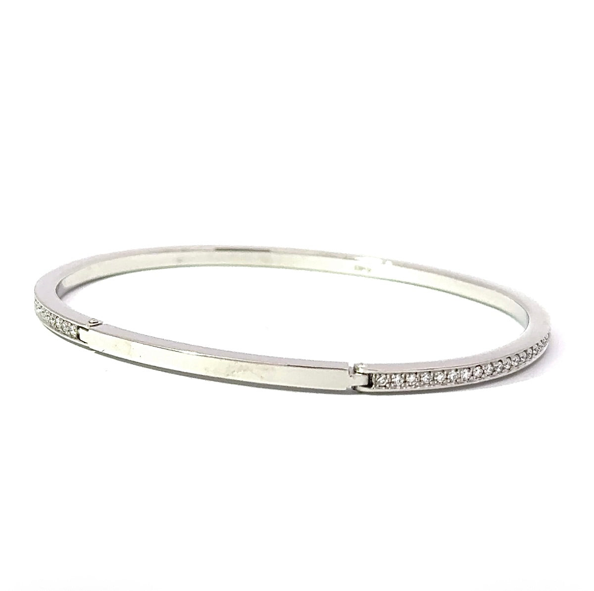 Edler Armreif in 950er Platin mit 1,45 Karat hochfeinen Brillanten