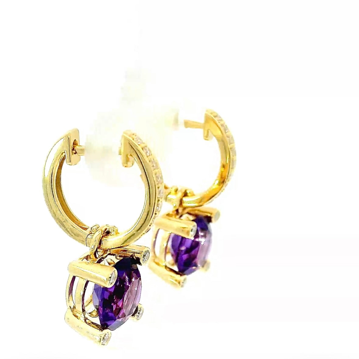 Elegante Ohrringe in 14 Karat Gelbgold mit Brillanten & intensiven Amethysten