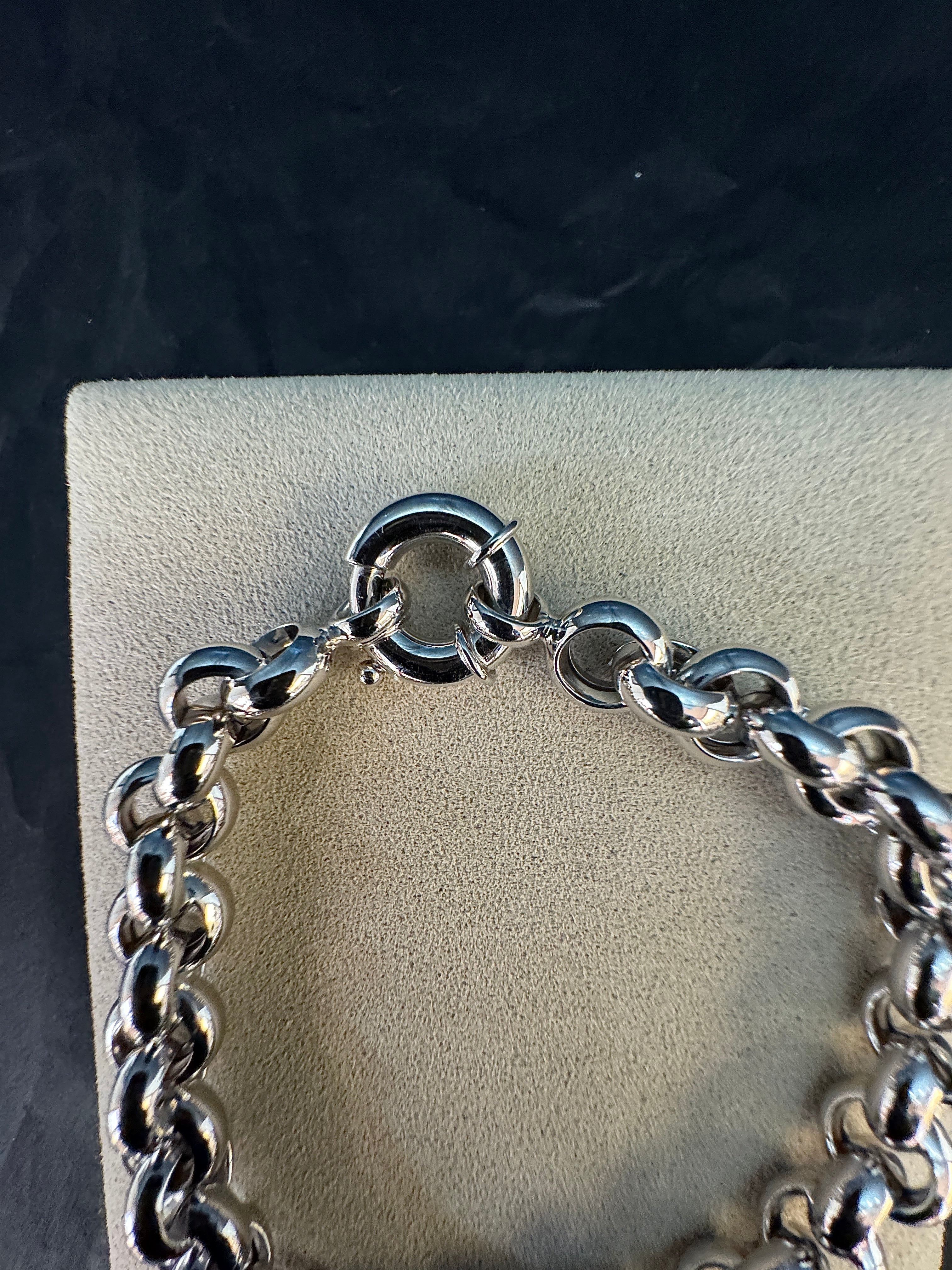 Modern curb chain bracelet in 14 karat white gold with large spring ring clasp