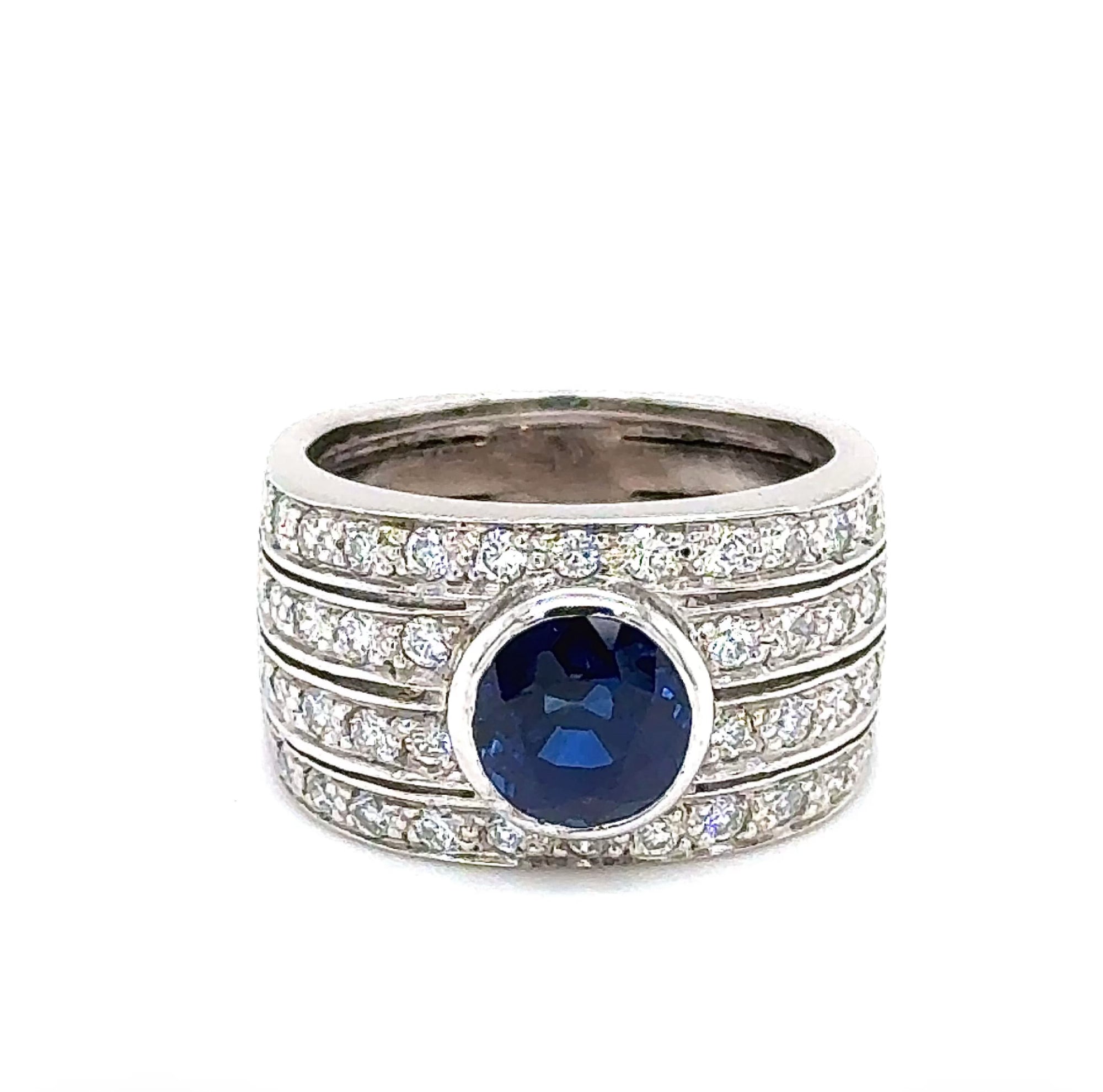 Eindrucksvoller Ring in 18 Karat Weißgold mit augenreinem Saphir und Brillanten