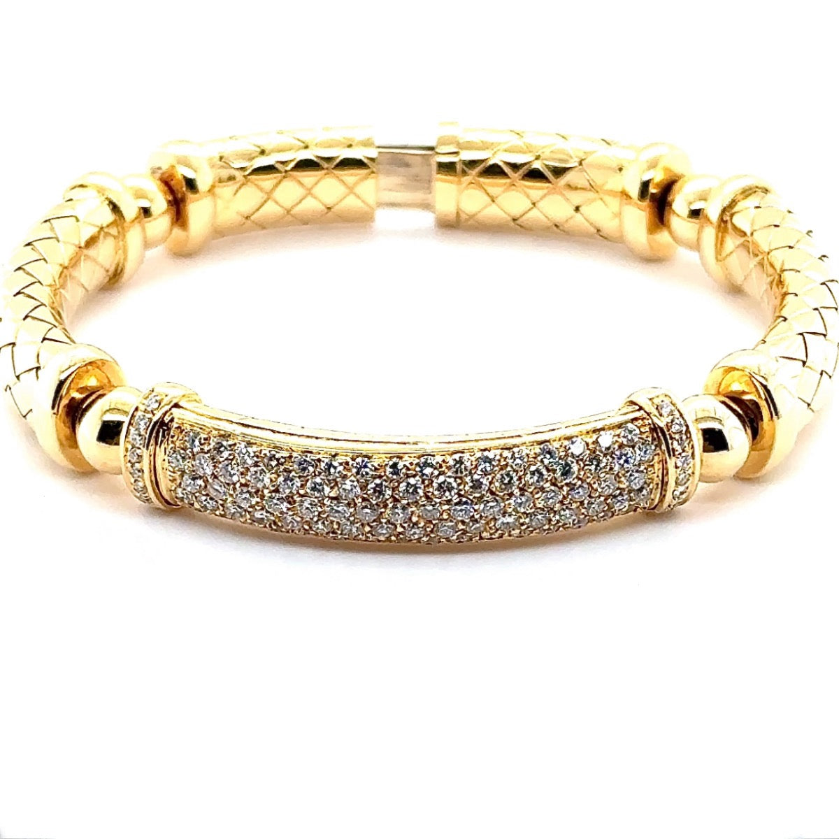 Herausragender Armreif in 18 Karat Gelbgold mit 100 hochfeinen Brillanten