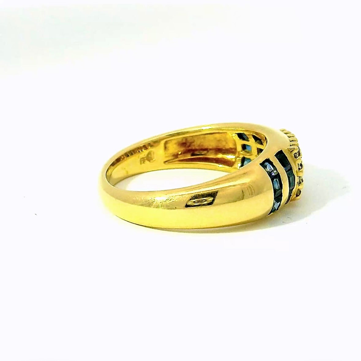 Edler Ring in 18 Karat Gelbgold mit feinen Brillanten & Saphiren