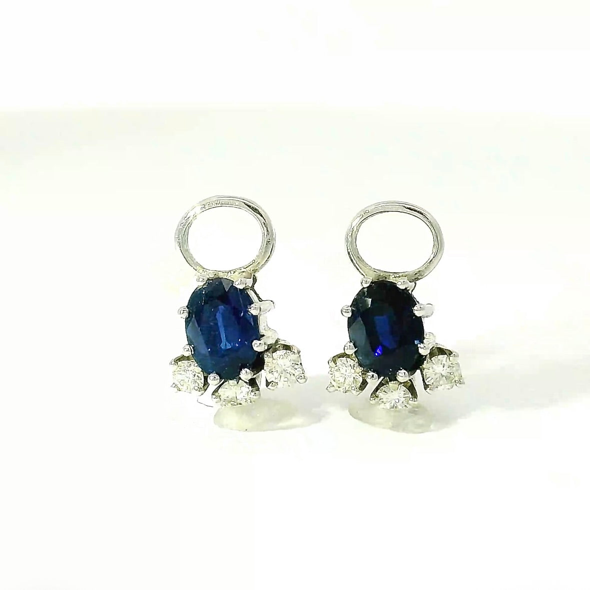 Elegante Einhänger für Ohrringe in 18 Karat Weißgold mit Saphiren & Brillanten