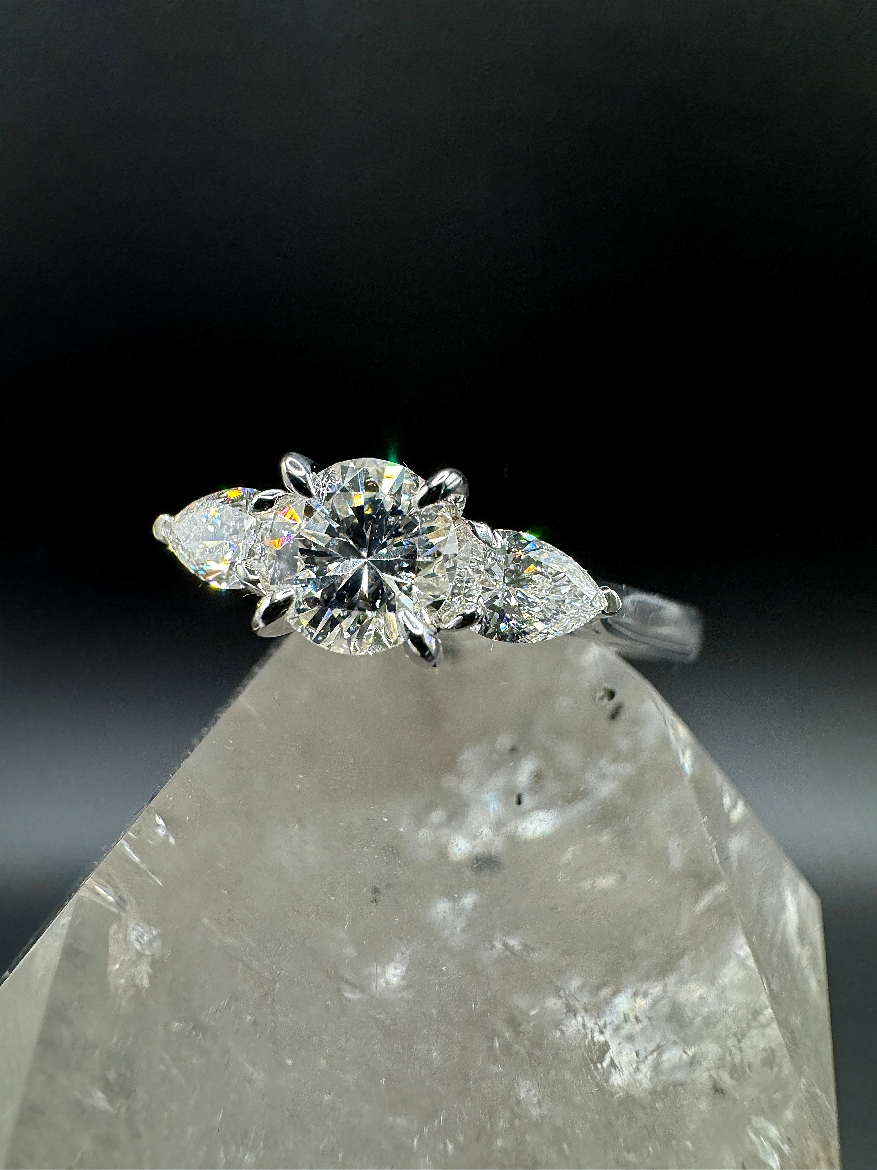Hochwertiger Verlobungs-/Solitärring in 18 Karat Weißgold mit feinen Brillanten