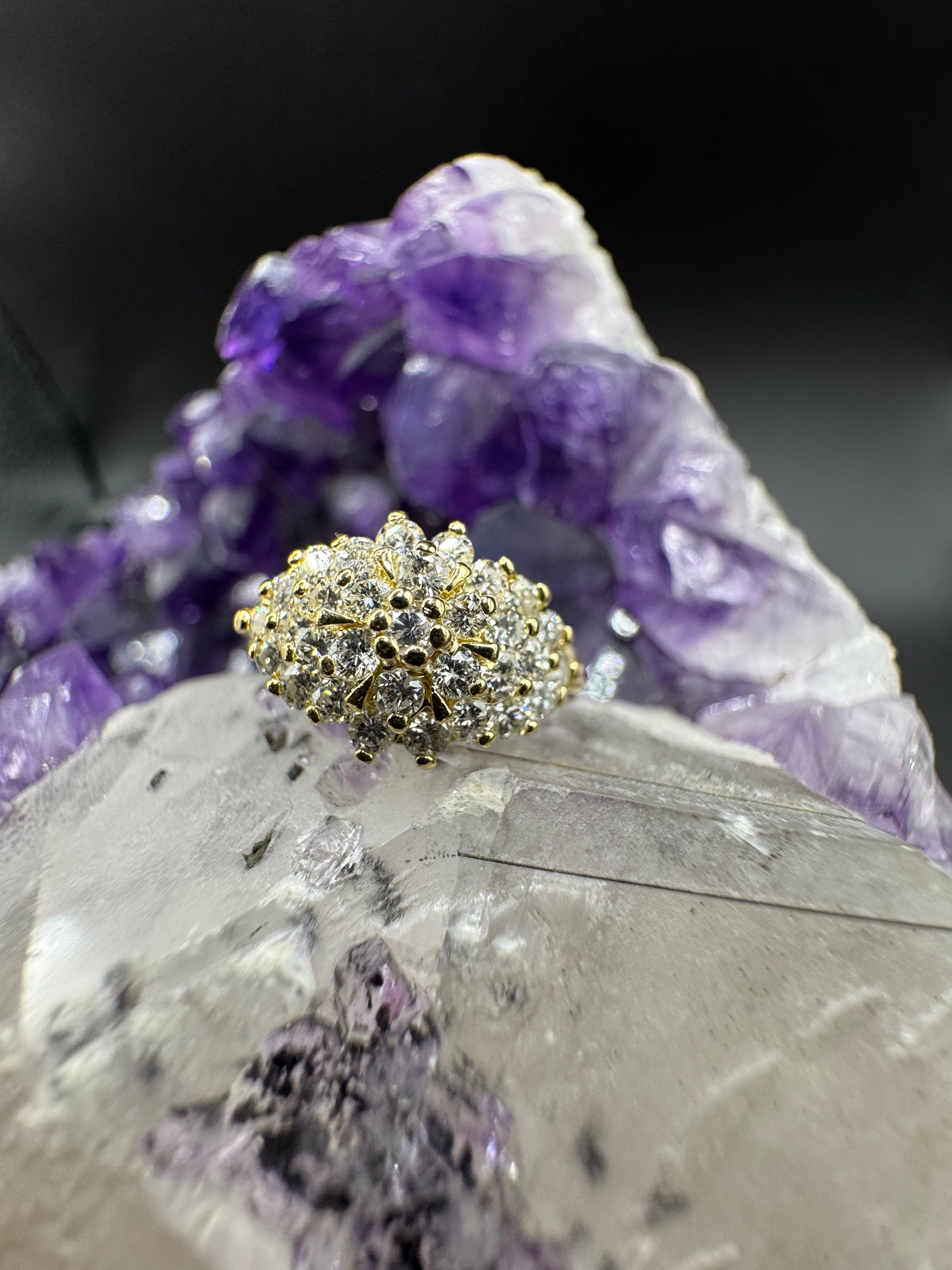 Wirkungsvoller Cocktailring in 18 Karat Gelbgold mit feinen Brillanten