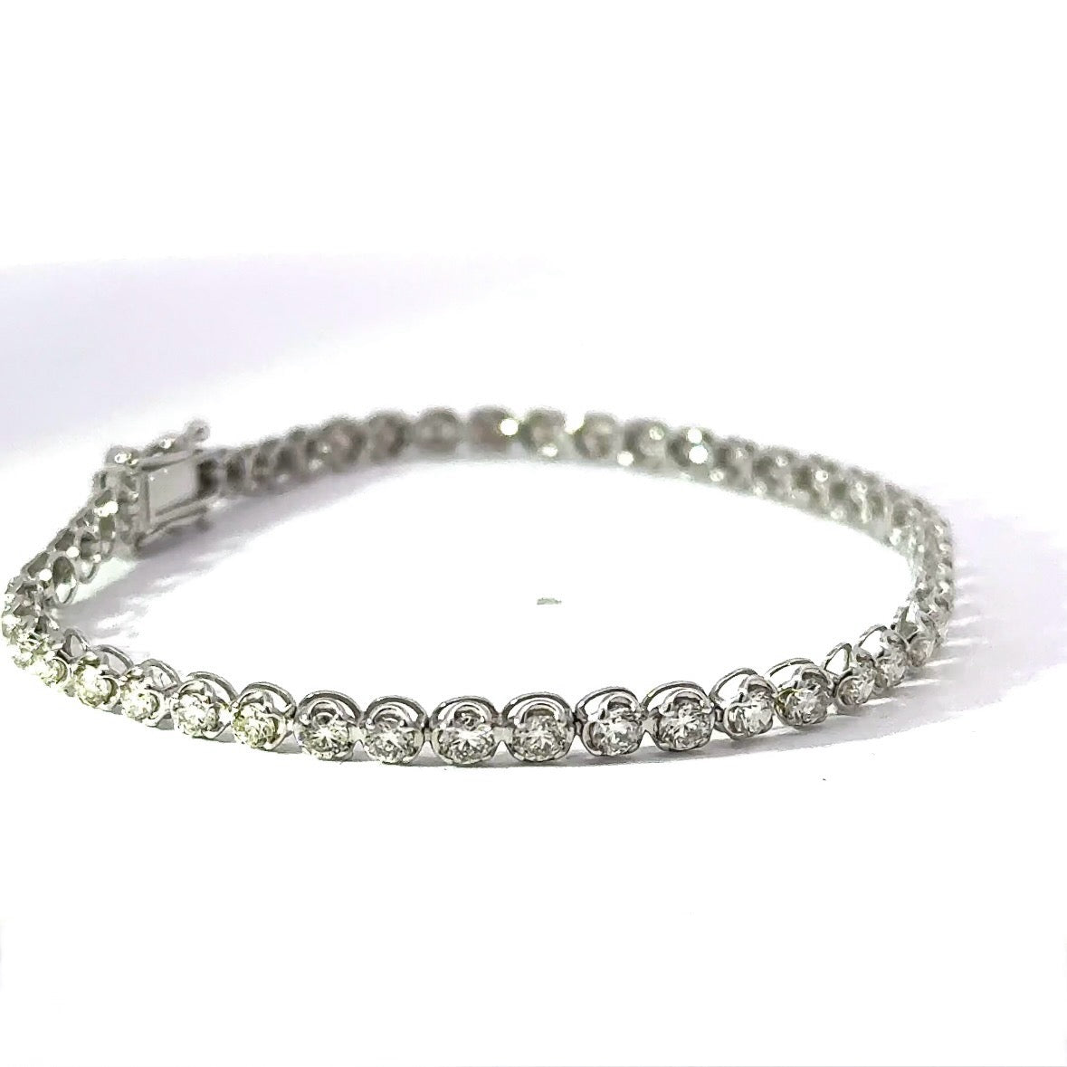 Modernes Tennisarmband in 900er Platin mit Brillanten & Achtersicherungen