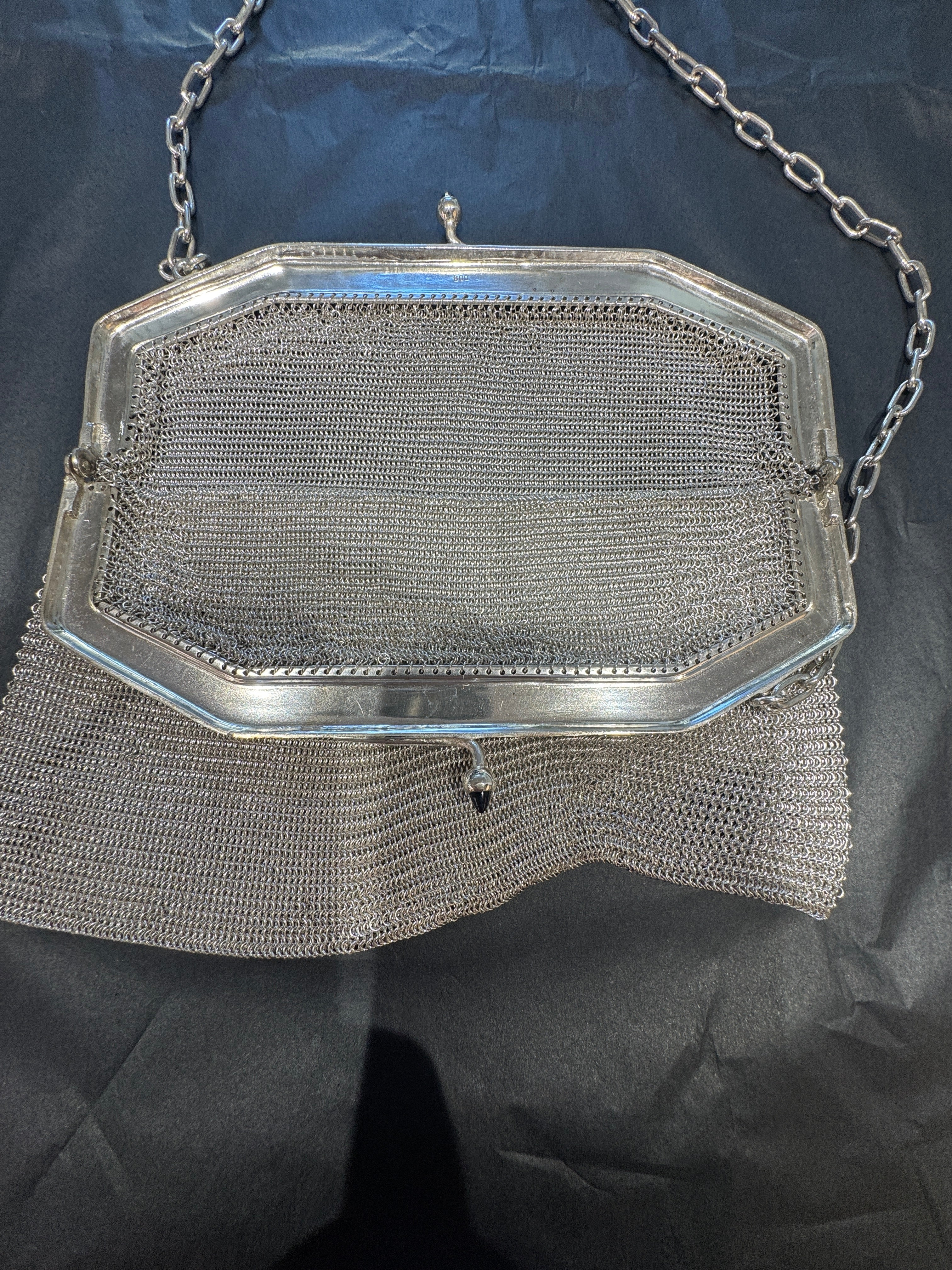 Einmalige Silbertasche aus 800er Silber mit blauen Schmucksteinen