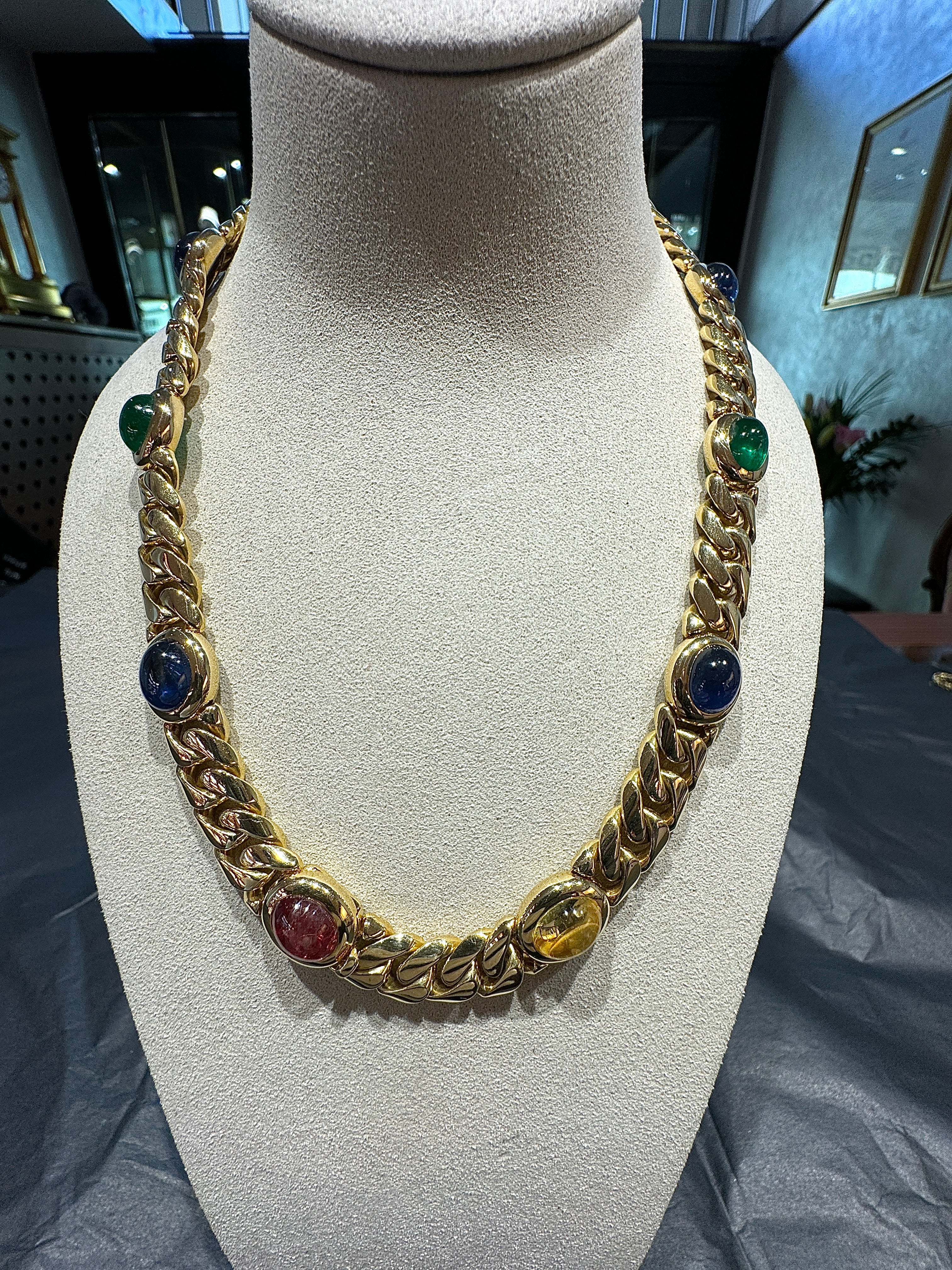 Einmaliges Collier / Armband in 18 Karat Gelbgold mit Saphiren & Smaragden