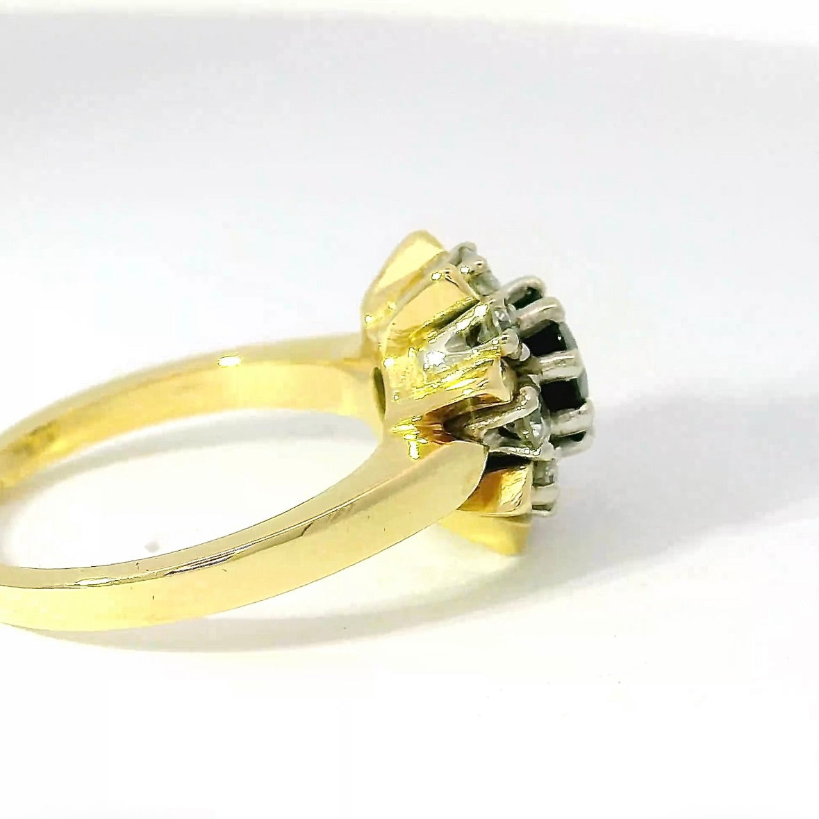 Timeless Ring in 14 Karat Yellow & White Gold with Blue Sapphire & Brilliants