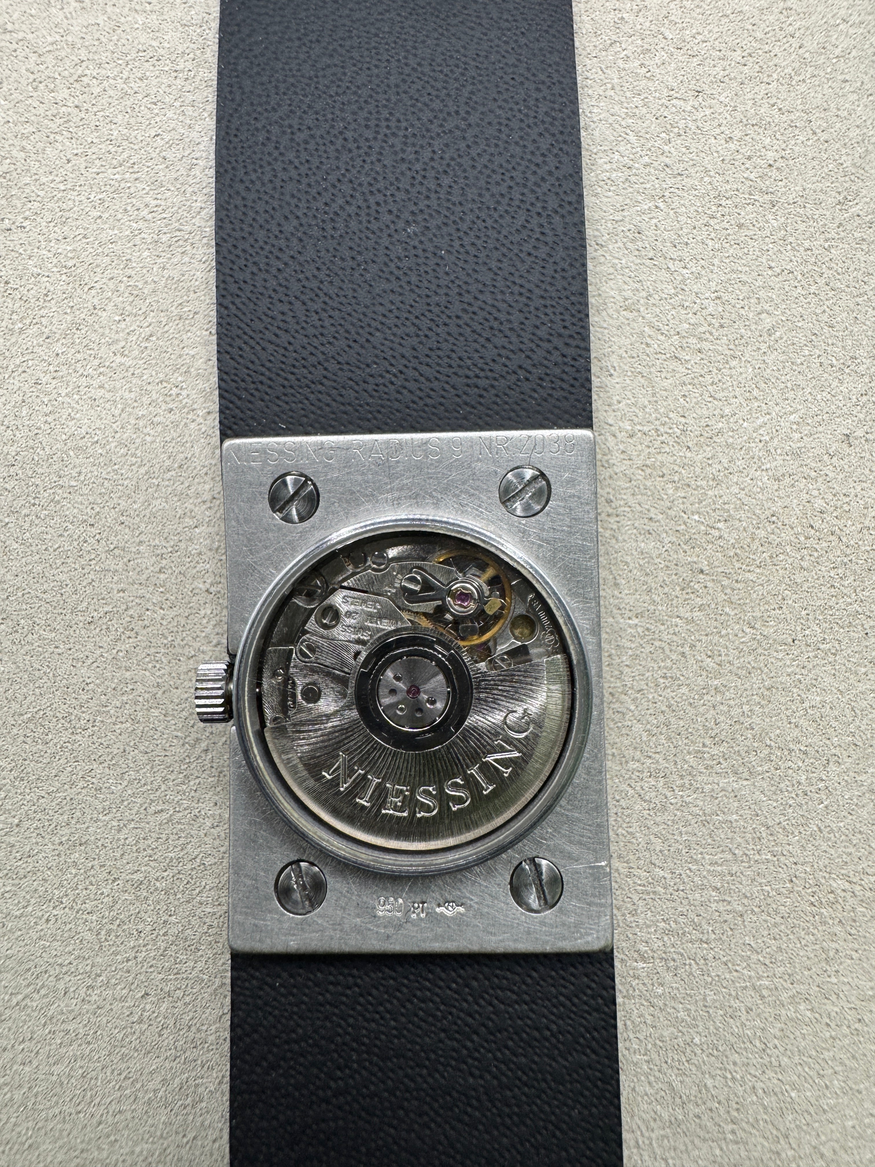 Original Niessing Radius 9 o'clock in 950 platinum size M