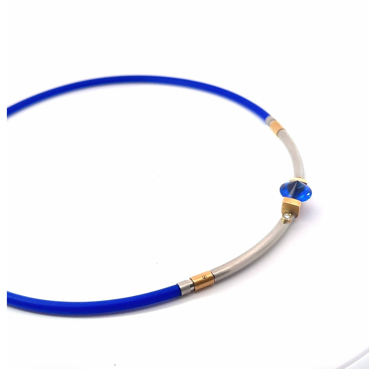 Collier von Bunz Design in 18 Karat Gelbgold & 950er Platin mit Saphir & Brillanten