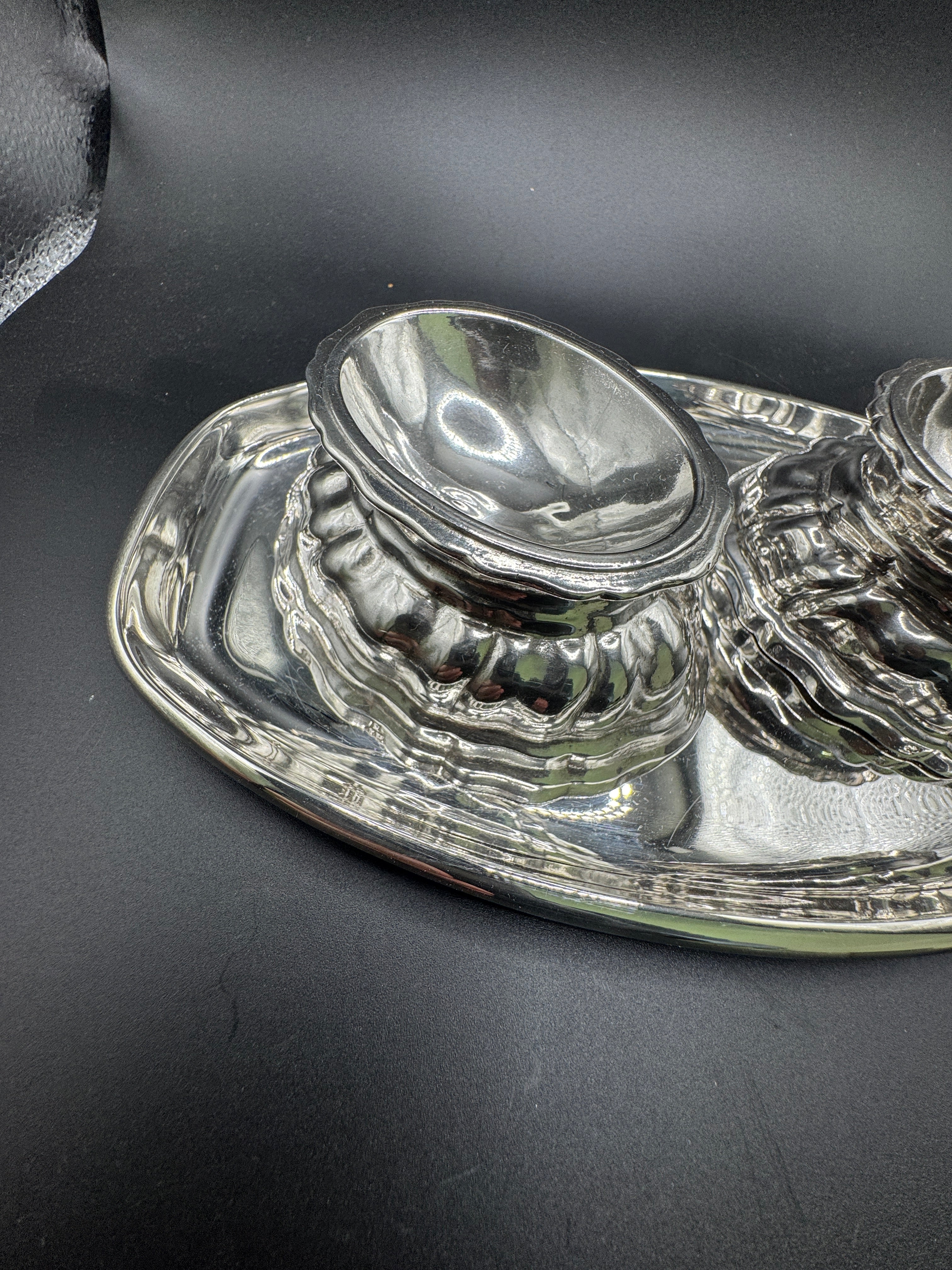 Stylish salt & pepper set with tray – in .835 silver