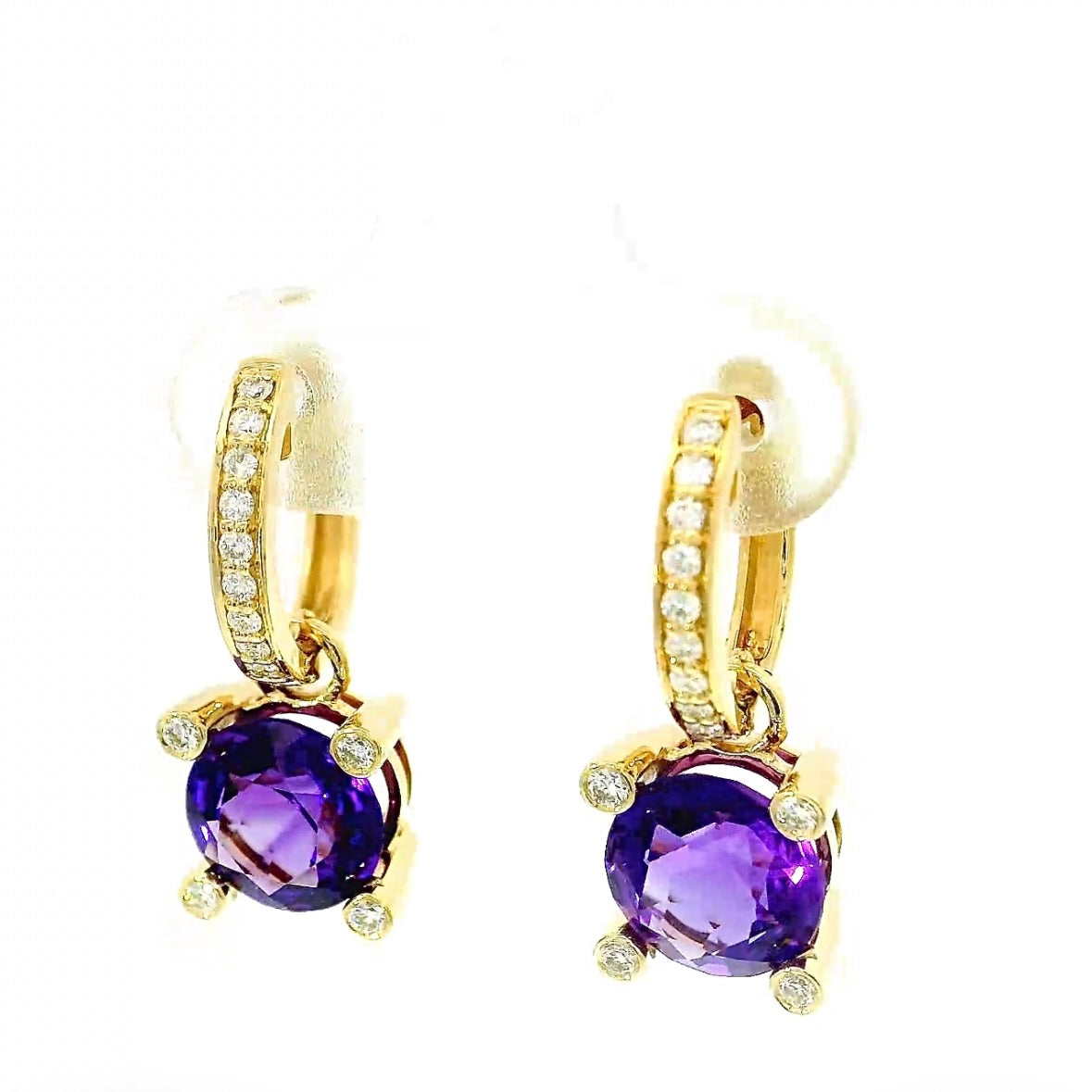 Elegante Ohrringe in 14 Karat Gelbgold mit Brillanten & intensiven Amethysten