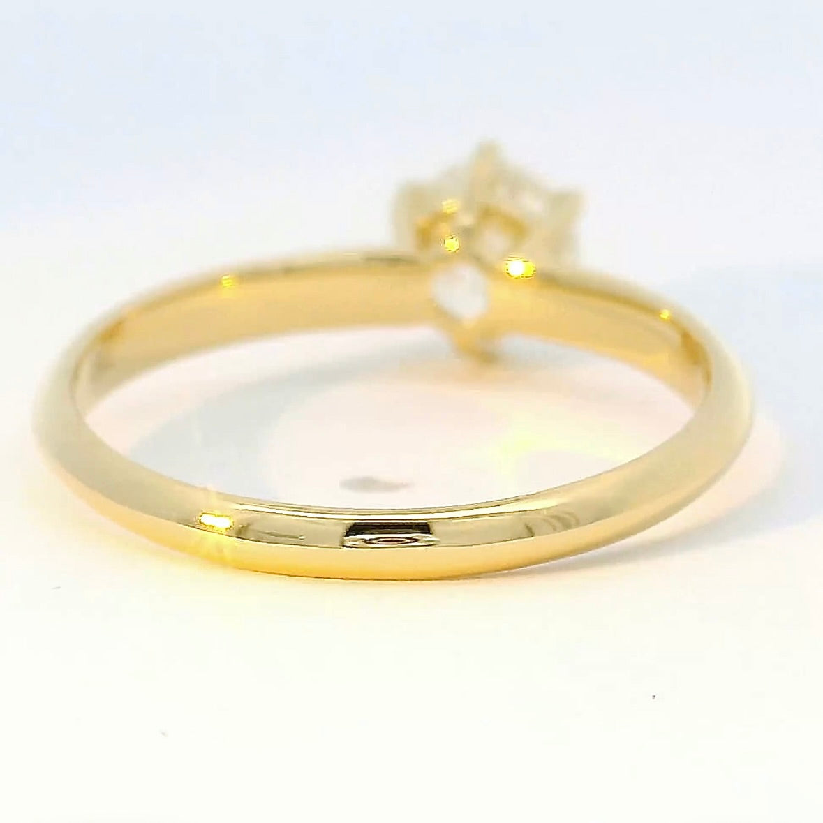 Moderner Solitärring in 18 Karat Gelbgold mit 1,02 Karat Brillant