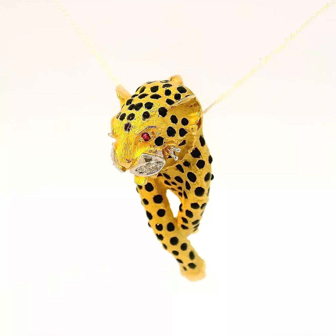 Verspielter Panther-/Leopard-Anhänger in 18 Karat Gold mit Brillanten & Rubinen