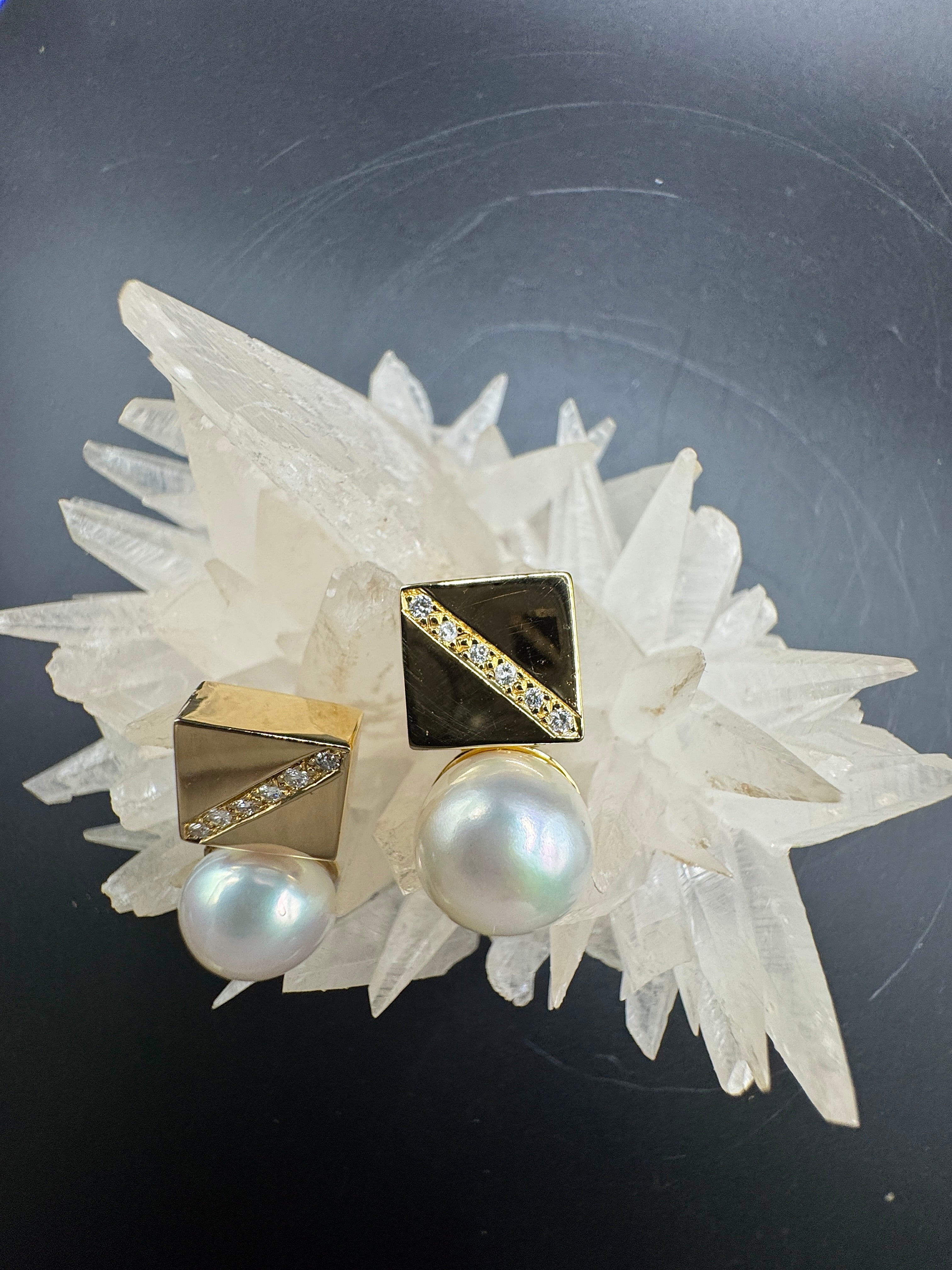 Massive 18k yellow gold earrings with brilliant cut diamonds & freshwater pearls