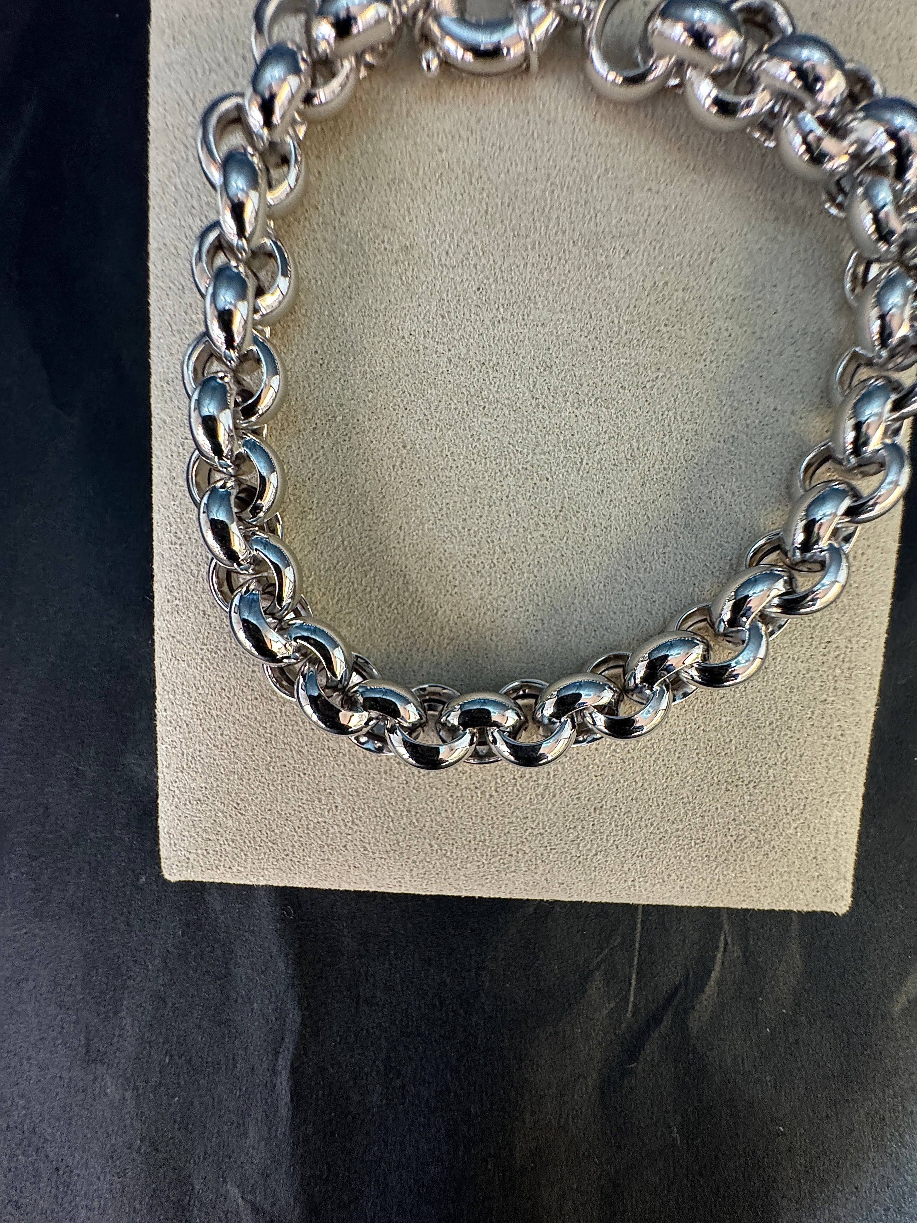 Modern curb chain bracelet in 14 karat white gold with large spring ring clasp