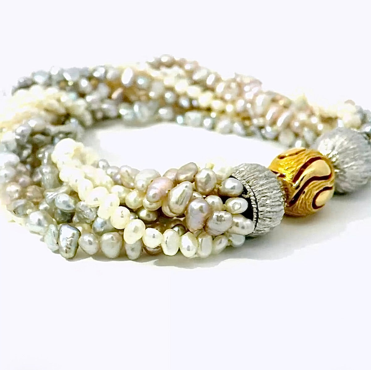 Special Goldbaur pearl bracelet with bayonet clasp in 18 carat gold