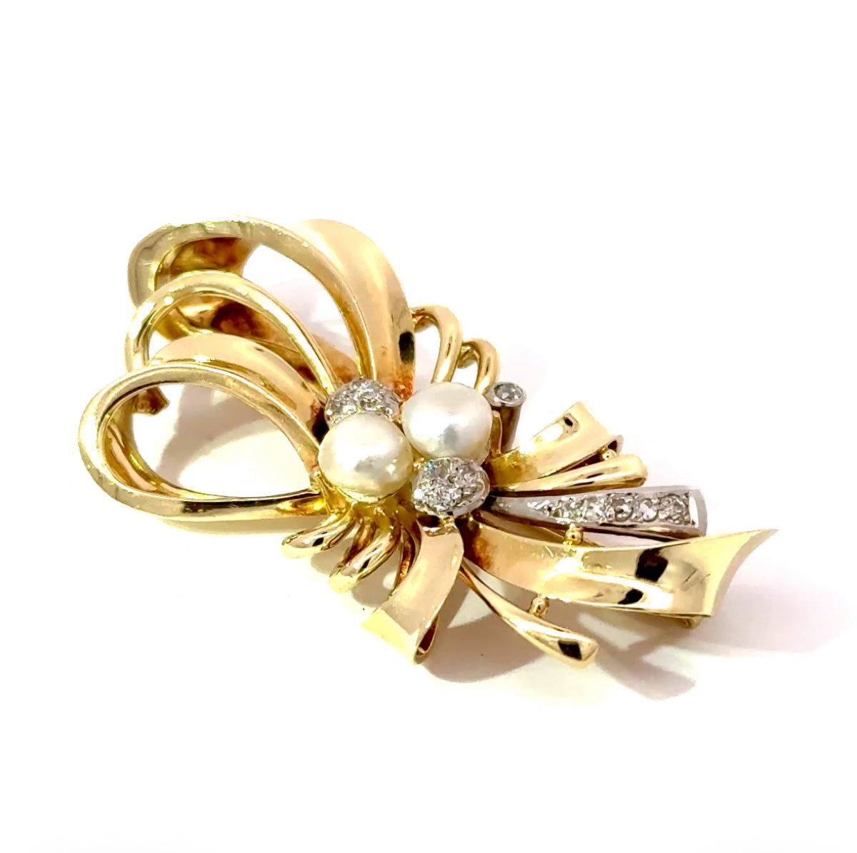 Vintage Brooch in 14 Karat Yellow Gold with Diamonds and Pearls
