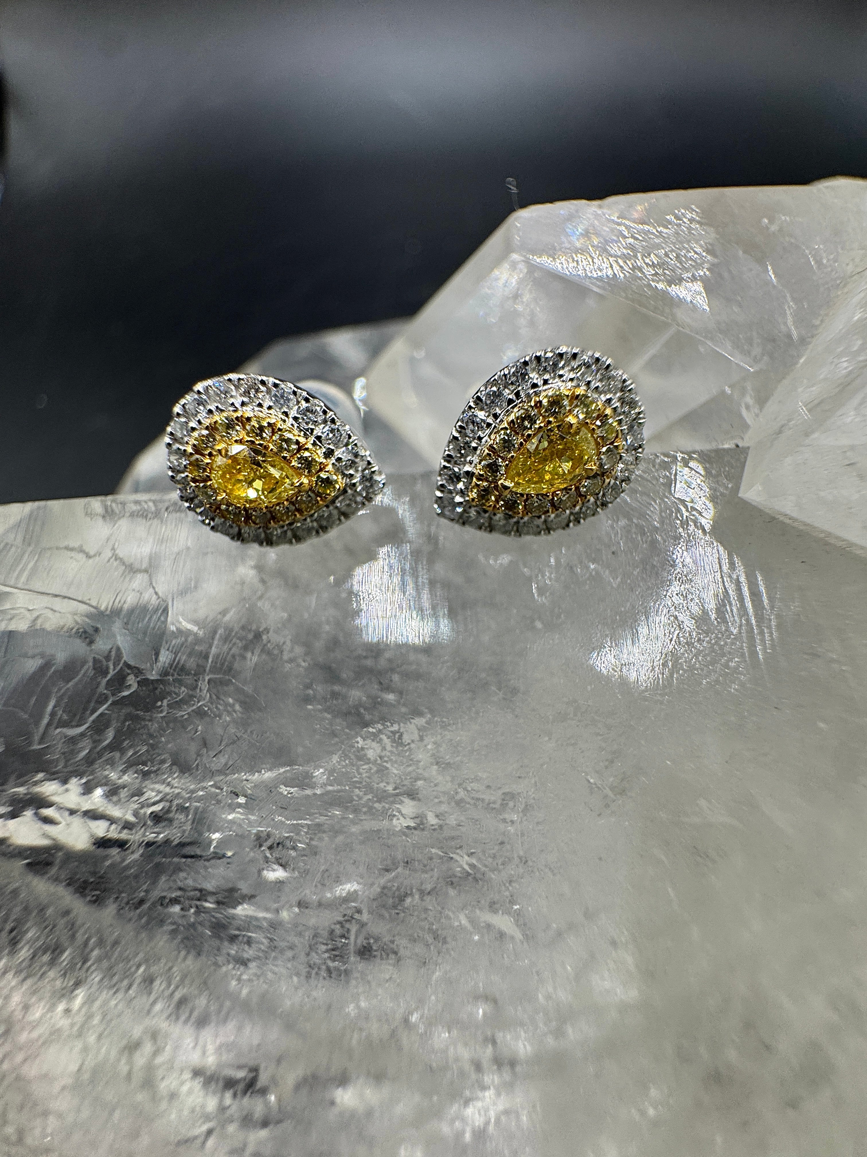 Moderne Brillantstecker in 18 Karat Gelb- und Weißgold mit Fancy Yellow Brillanten