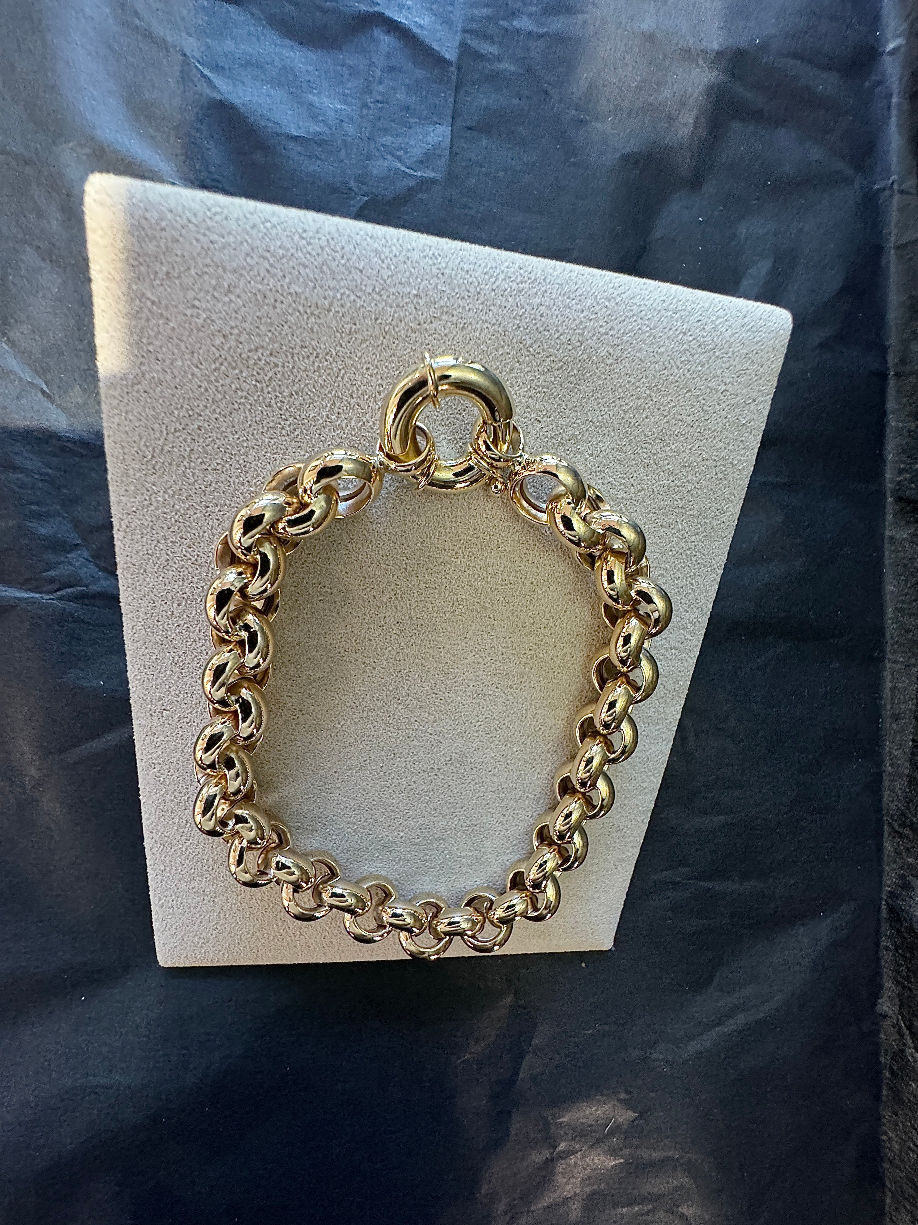 Modern belcher chain bracelet in 14 carat yellow gold with large spring ring clasp