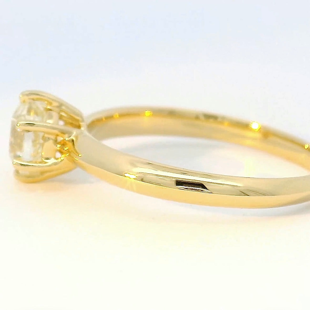 Moderner Solitärring in 18 Karat Gelbgold mit 1,02 Karat Brillant