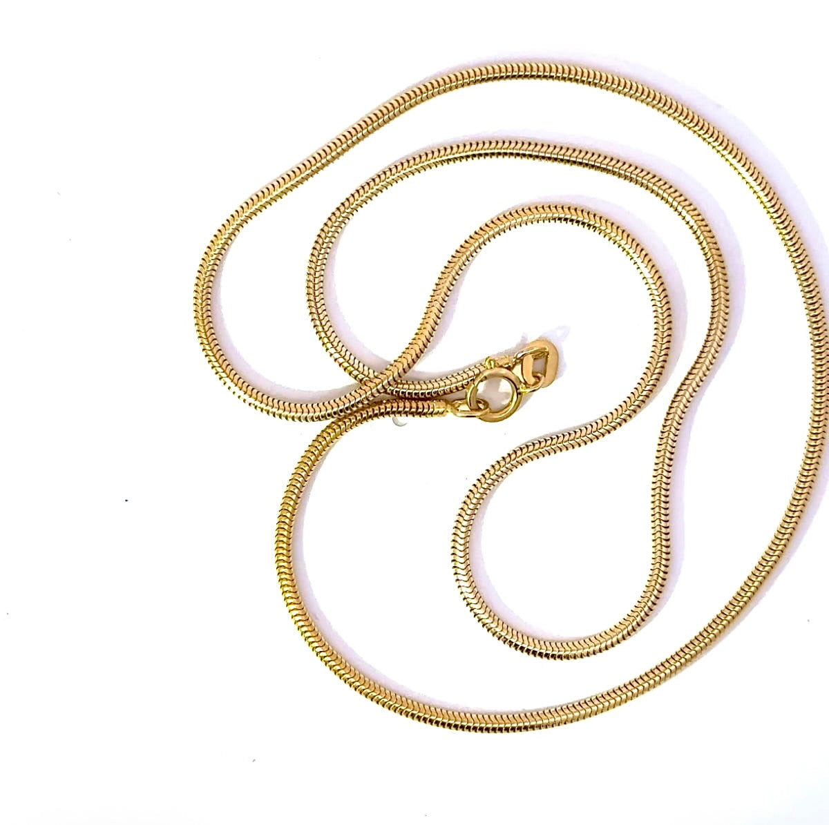 Elegant snake chain in 9 karat yellow gold with a spring ring clasp