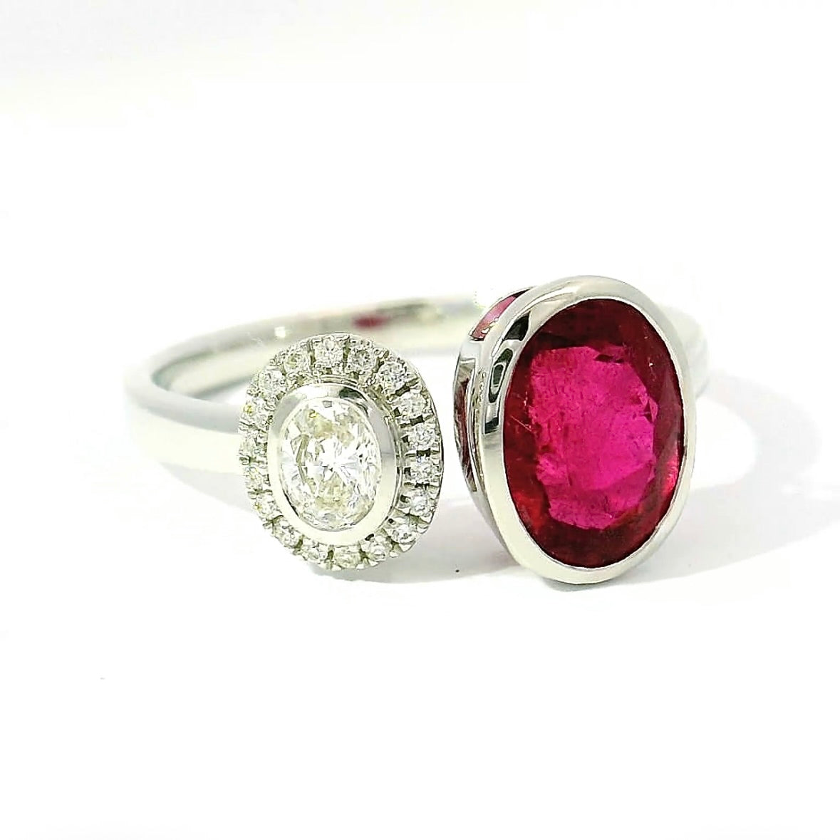 Eleganter Ring in 18 Karat Weißgold mit Rubellit & Brillanten