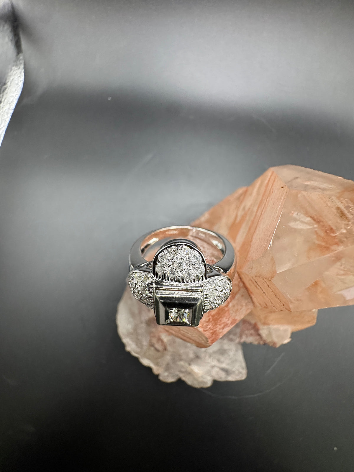Eleganter Ring in 14 Karat Weißgold mit Brillanten