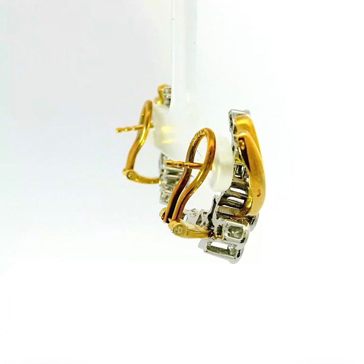 Fancy bicolor earrings in 18 karat gold with fine brilliant-cut diamonds