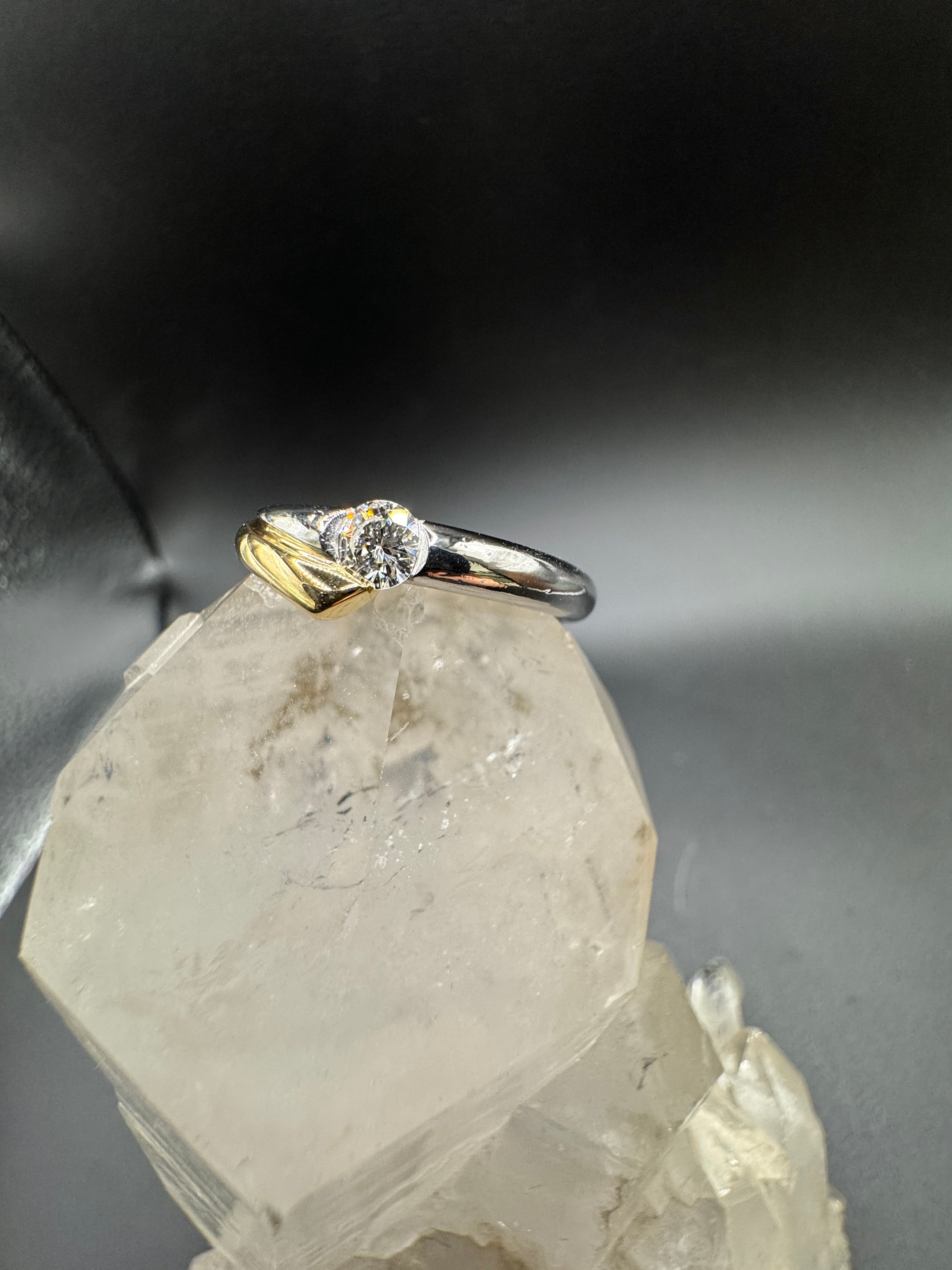 Edele bicolor ring van 18 karaat geelgoud en 950 platina met zeer fijne diamanten - handgemaakt