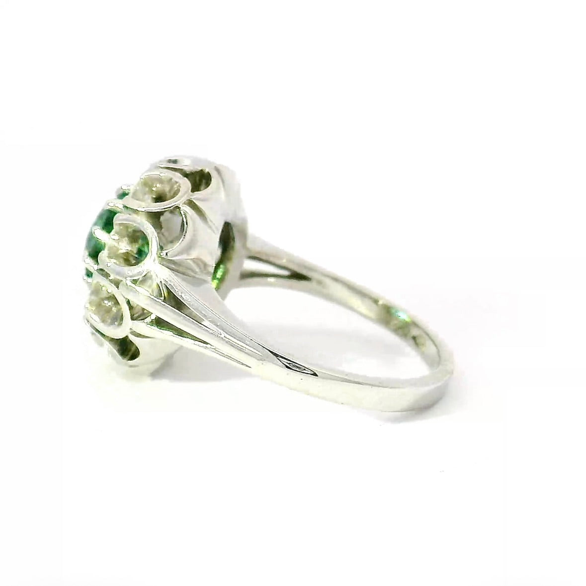 Handgefertigter Ring in 18 Karat Weißgold mit Lagoon-Turmalin & Brillanten