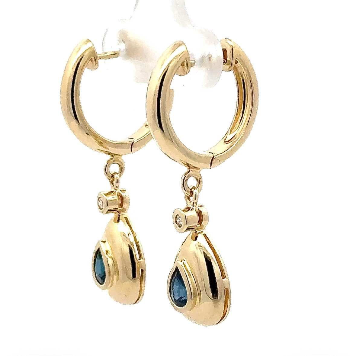 Elegante Ohrringe in 14 Karat Gelbgold mit Saphiren & Brillanten