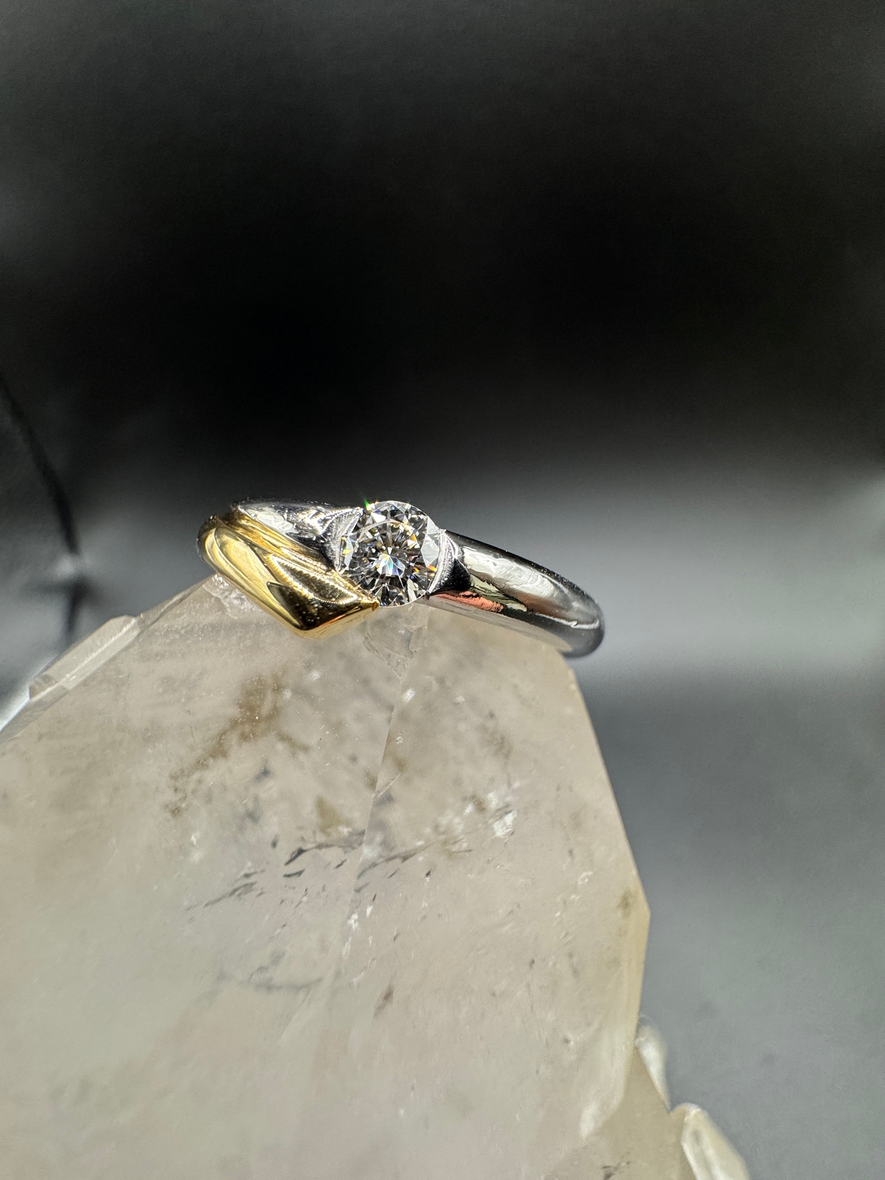 Edele bicolor ring van 18 karaat geelgoud en 950 platina met zeer fijne diamanten - handgemaakt