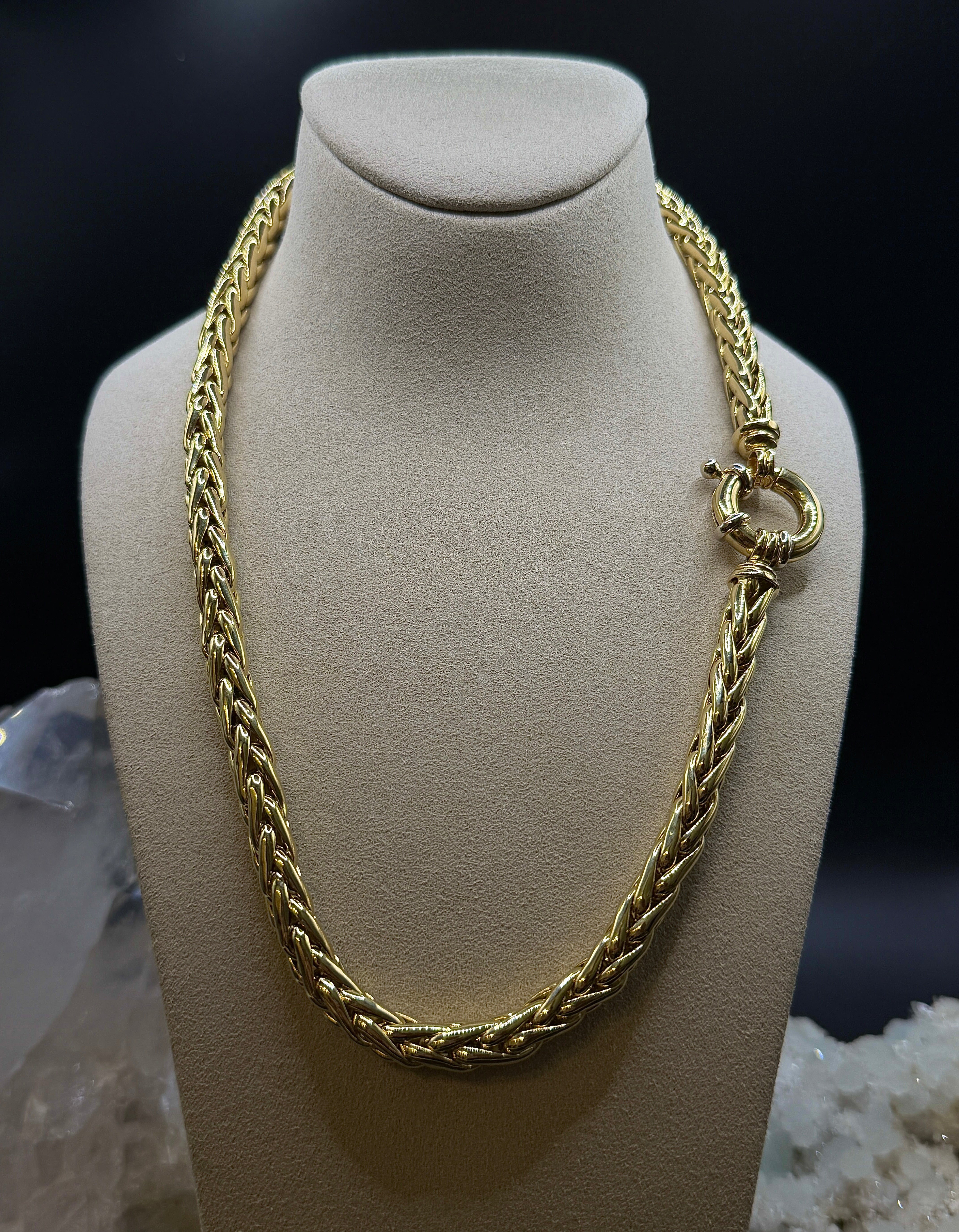 Dominant braided chain in 18 carat (750) yellow gold with large spring ring