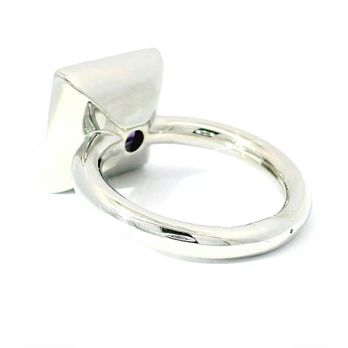 Massiver Ring in 18 Karat Weißgold mit Amethyst und Brillanten