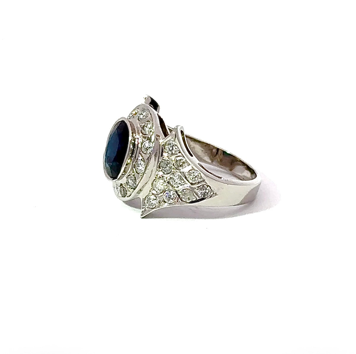 Prunkvoller Vintage-Ring in 14 Karat Weißgold mit Saphir & Brillanten