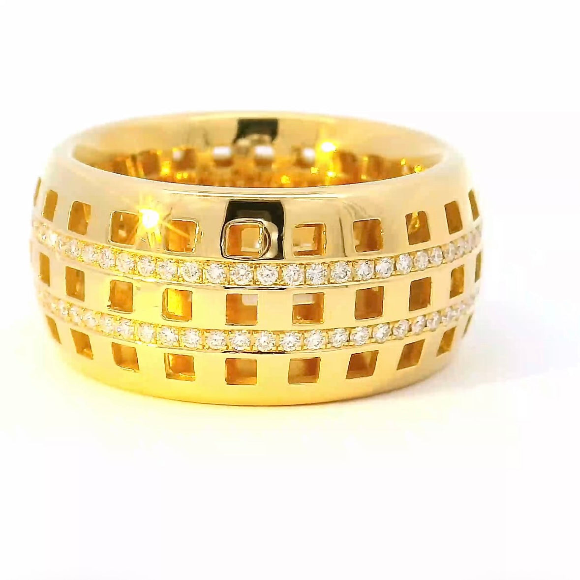Riesiger Memory Ring in 18 Karat Gelbgold mit feinen Brillanten von W. Häring